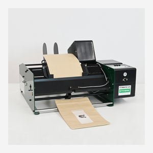 Labeling machine for bags
