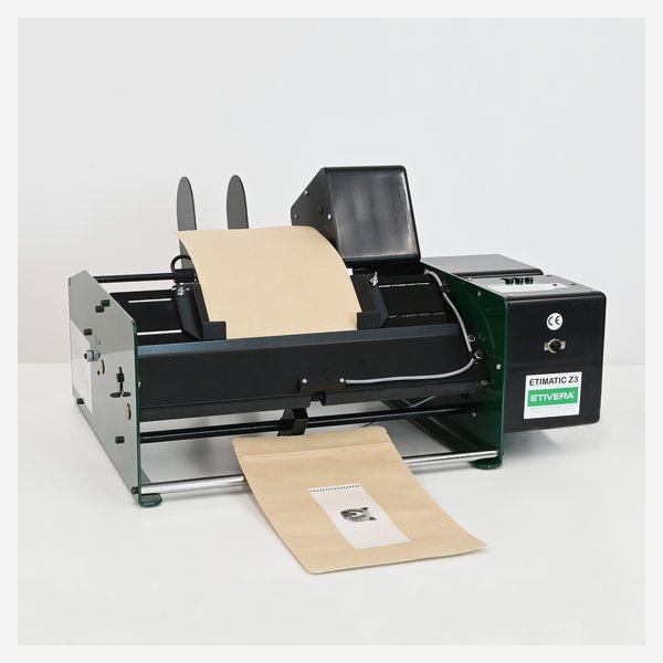 Labeling machine for bags